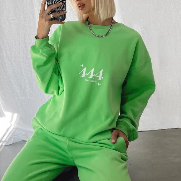 Princess Polly Only Four You 444 Angel Number Green Sweatshirt Jumper Size 2 NWT - Picture 3 of 11